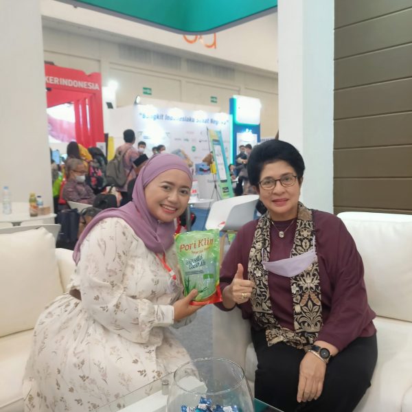Bangga Produk dalam Negeri Pori Klin bersama Prof.Dr .dr .Nila F.Moeloek SpMK scaled 1