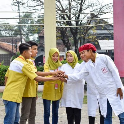 Visi 1 Tentang Kami Visi 1